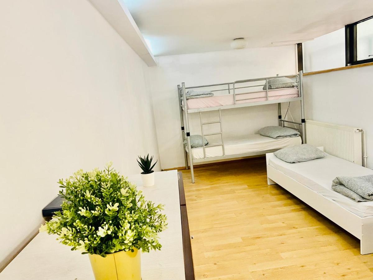 A.g Romana * Bucureşti